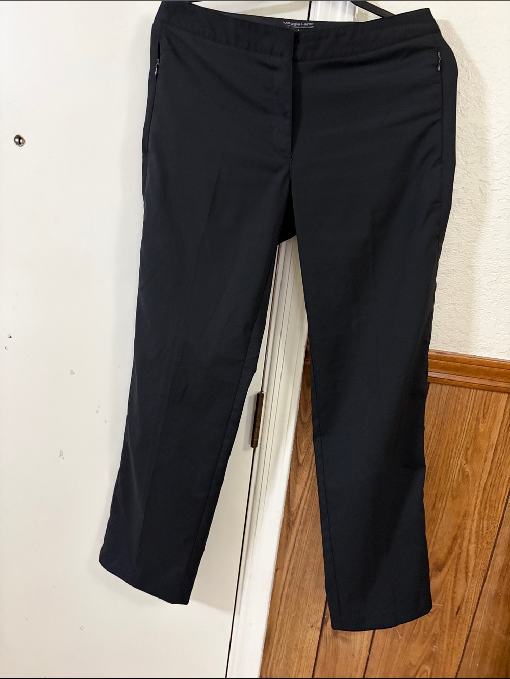 Maggie Lane Women's Black Straight-Leg Pants with Zip Pockets size 4